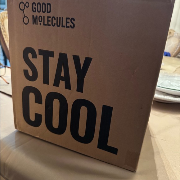 Good molecules Skincare Mini Fridge - Picture 2 of 3